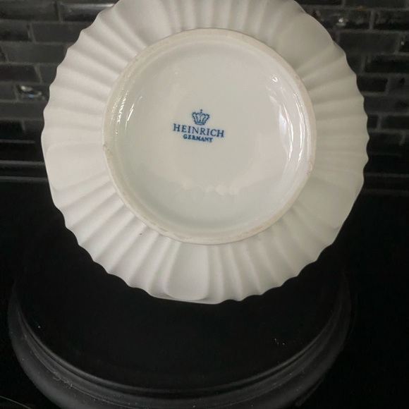 HEINRICH PORCELAIN VASE (RETIiRED) - Picture 5 of 6